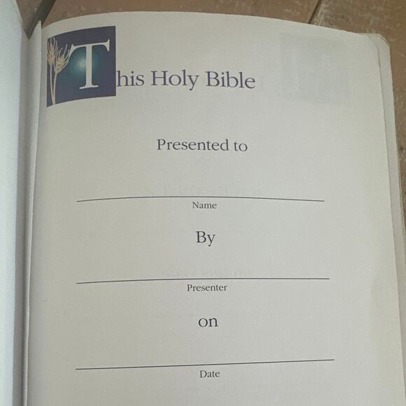 White Holy Bible New Baptism, 1st communion, conformation gift - Picture 2 of 5